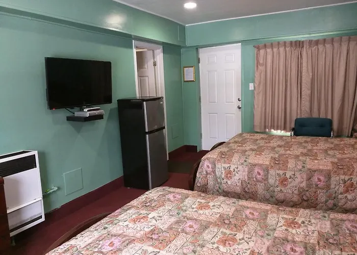 Motel By The Way Lake Bluff